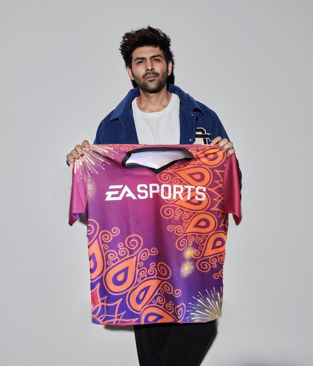 इसी बीच हीरो बनने का फितूर चढ़ा और वो इंजीनियरिंग की क्लासेस बंक करके फिल्मों ऑडिशन देने जाते थे। काफी समय तक स्ट्रगल किया, फिर फिल्म भी मिल गई प्यार का पंचनामा।