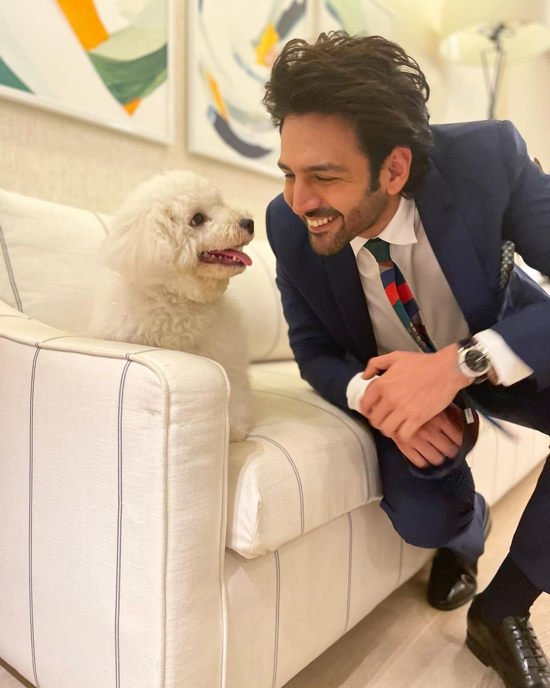 कार्तिक का फिल्मी सफर आज एक फिल्म की 35-40 करोड़ फीस तक पहुंच गया है। अब कार्तिक 4.5 करोड़ की लिंबोर्निगी में घूमते हैं।