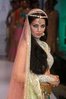 सेलिना ने साल 2001 में फेमिना मिस इंडिया कॉन्टेस्ट में पार्टिसिपेट किया था और खिताब बी अपने नाम किया। इसी के बाद उनका बॉलीवुड करियर शुरू हुआ।