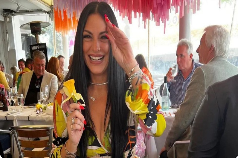 लोगों के साथ ऐसा काम करके लाखों रुपए कमाती है ये महिला, पूरी रात बिताने के लिए करवाती है कॉन्ट्रैक्ट साइन