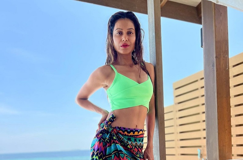 इस एक्ट्रेस ने कभी बिकिनी तो कभी साड़ी में मचाया तहलका, विवादों से घिरा रहा पूरा ​करियर