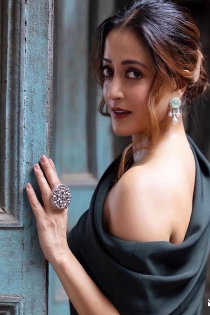 बॉलीवुड की इस खूबसूरत अभिनेत्री के है शाही परिवार से संबंध, जीती है luxuries लाइफ, फल्मों में भी कर चुकी है काम