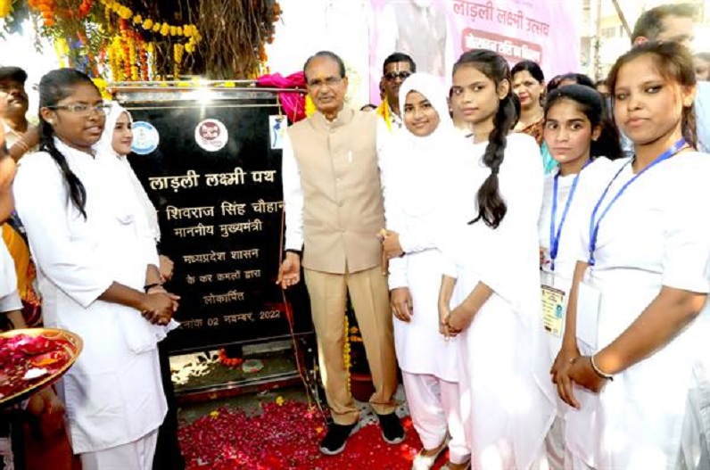 बड़े लोगों की बजाए अब बेटियों के नाम पर होंगी प्रदेश की सड़कें, सभी जिलों में विकसित किए जाएंगे “लाड़ली लक्ष्मी पथ”, सीएम ने किया ऐलान