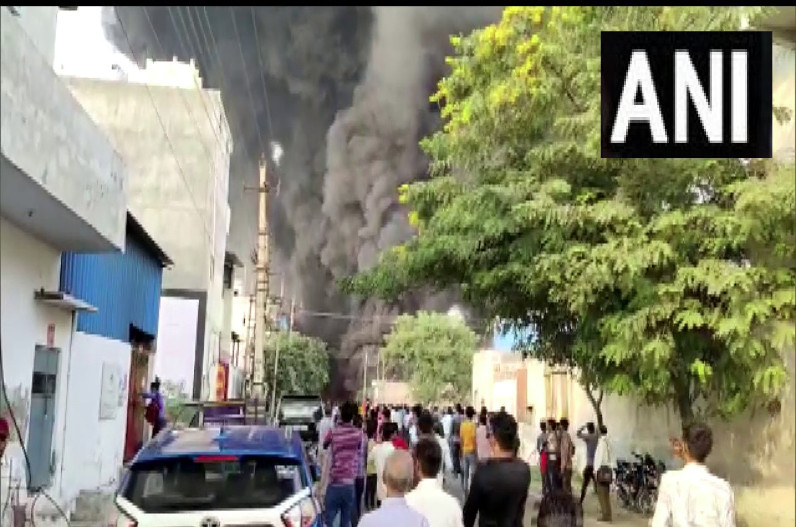India news today in hindi 07 November : बहादुरगढ़ के गणपति धाम औद्योगिक क्षेत्र में कैमिकल फैक्ट्री के गोदाम में लगी आग
