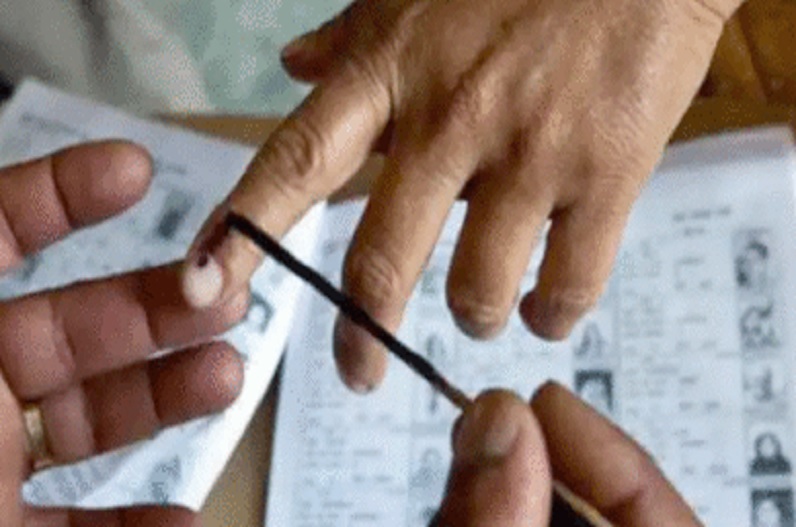 1,100 से अधिक नामांकन पत्र खारिज, रिटर्निंग अधिकारियों ने कहा – लंबित आवेदनों की जांच की जाएगी