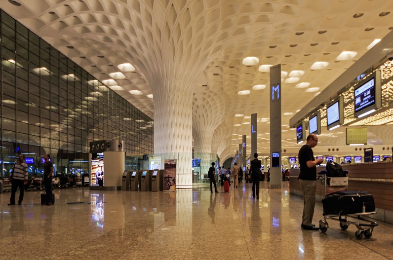 मुंबई इंटरनेशनल एयरपोर्ट का सर्वर डाउन, 40 मिनट तक रही सामान्य सेवाएं बंद, यात्रियों का हाल हुआ बेहाल