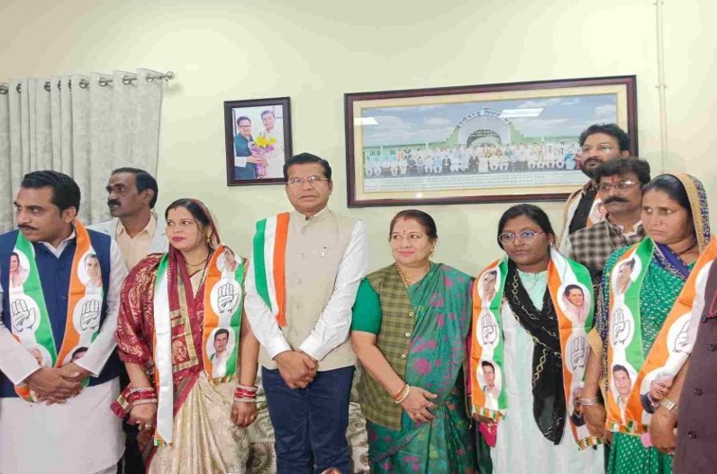 Three BJP leaders join Congress in Chhattisgarh