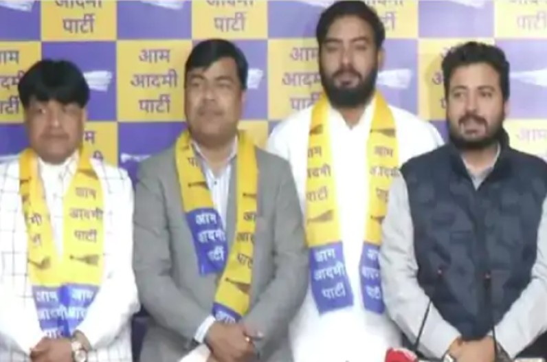 Two councilors of Delhi join Aam Aadmi Party