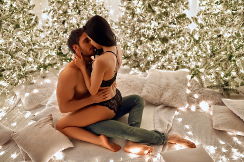 सर्दियों का मौसम शारीरिक संबंध बनाने के लिए सबसे अच्छा?, पार्टनर के साथ बेडरूम में जाते समय इन बातों का रखें ध्यान