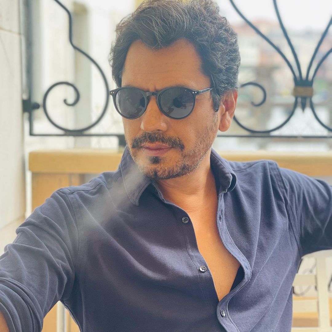 नवाजुद्दीन सिद्दीकी अपनी एक्टिंग को लेकर देश ही नहीं विदेशों में भी खूब शोहरत कमा रहे हैं, फिल्मे हो या वेब सीरीज हर जगह उनकी मौजूदगी सफलता छूती है. करियर के शुरुआत से ही वह अपने किरदारों से लोगों का दिल जीतते आ रहे हैं।