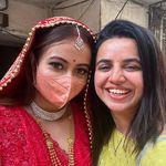 बता दे कि देवोलीना ने शहनवाज के साथ तीन साल रिलेशनशिप में रहने के बाद कोर्ट मैरिज की है। ये तस्वीर एक्ट्रेस की दोस्त ने शेयर की थी, जिसमें वो मास्क लगाई दिखाई दी थीं।