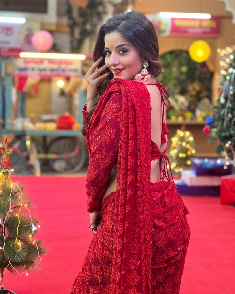 भोजपुरी से लेकर टीवी और अब ओटीटी पर अपने हुस्न का जलवा बिखेरने वाली एक्ट्रेस मोनालिसा सोशल मीडिया पर छाई रहती हैं।