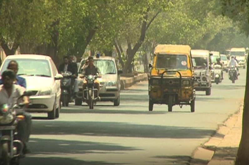 नए साल से पहले वाहनों पर बंपर छूट, आधे पैसे देकर ही घर ला सकते हैं नई गाड़ी