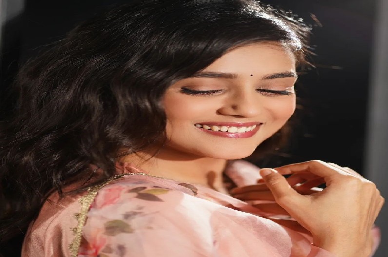 Mishti Chakravarty Birthday: स्क्रीन के बाहर में भी एक अलग नाम से जानी जाती हैं ये अभिनेत्री, परियों की कहानी में करती हैं विश्वास