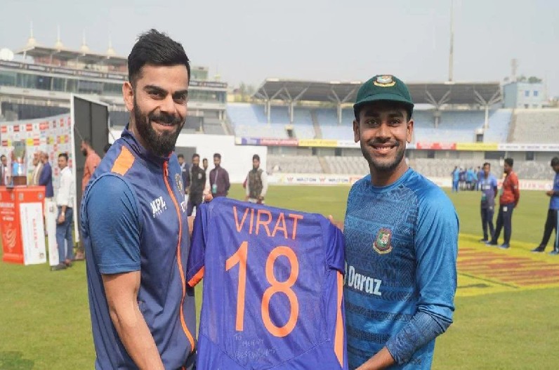 Viral kohli Gift his jersey to mehadi hassan