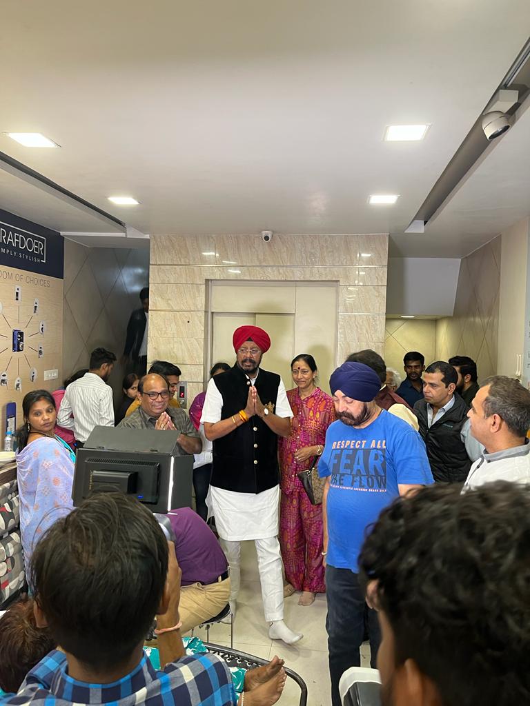 मॉडल ब्लड बैंक के सहयोग से आयोजित इस शिविर को डॉ. मनोज लांजेवार ने आशा से कहीं अधिक सफल बताया।