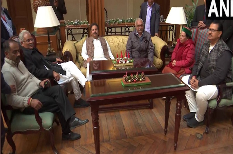 राज्यपाल से मिले कांग्रेस पर्यवेक्षक भूपेश बघेल और हुड्डा, नवनिर्वाचित विधायकों की बैठक में होगा ये फैसला