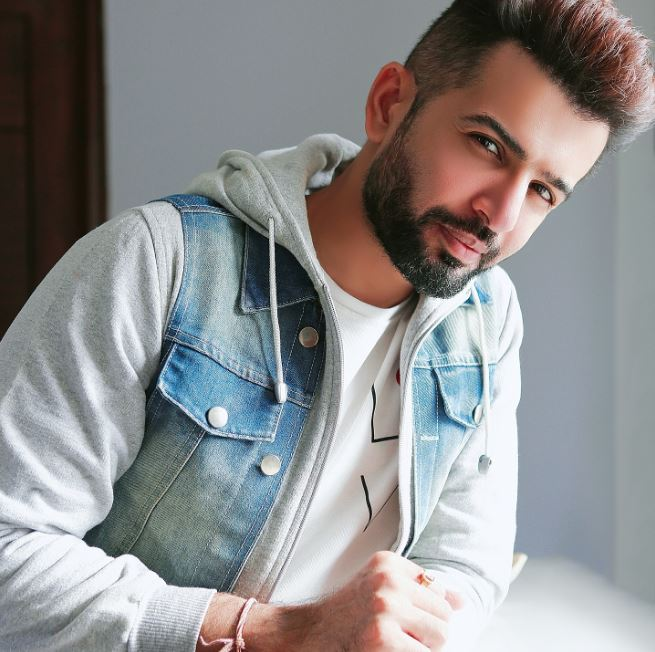 बहुत ही कम लोग जानते हैं कि जय अभिनय करने से पहले सेल्समैन थे। अपने लगन और मेहनत के दम में जय आज टीवी जगत के सबसे ज्यादा फीस लेने वाले स्टार में से एक है।