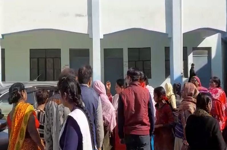 girl jumped from Cantonment Board school roof in Kanpur 