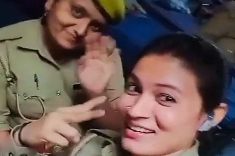 राम जन्मभूमि में ऐसा काम कर रही थी चार महिला सिपाही, सोशल मीडिया पर वीडियो हुआ वायरल