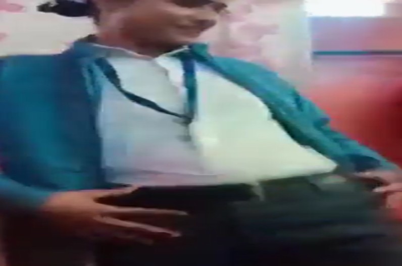 “पतली कमरिया” गाने पर नाचना पड़ा भारी, चार महिला कांस्टेबल हुईं सस्पेंड…जानें पूरी खबर
