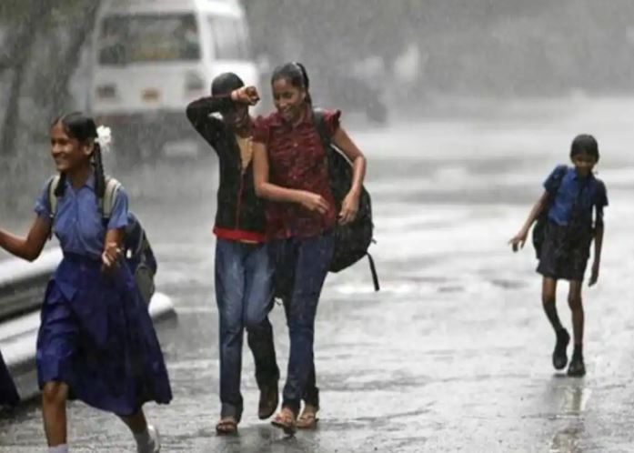 इस जिले में भारी बारिश के कारण स्कूल-कॉलेज बंद, जनजीवन हुआ अस्त व्यस्त