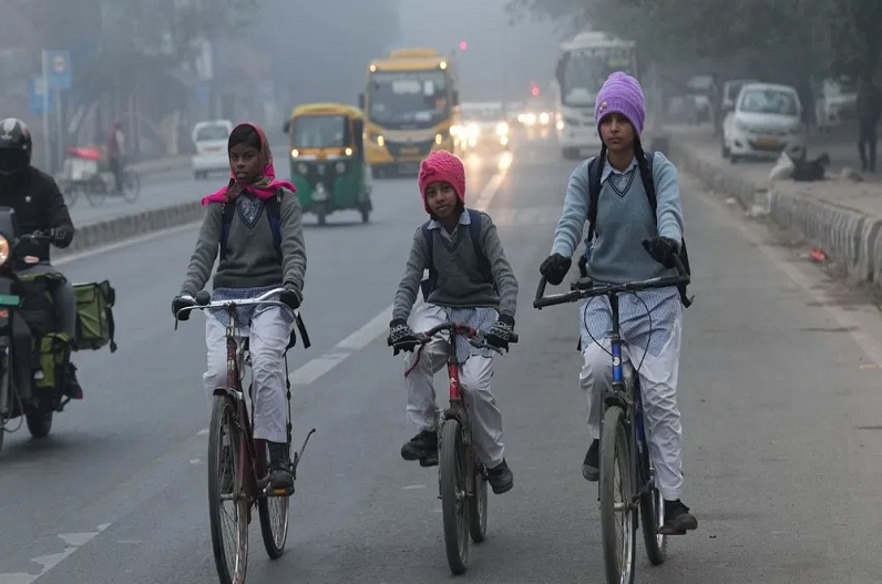 ठंड के चलते स्कूलों के समय में हुआ बदलाव, जानें बच्चों को कब भेजना है स्कूल…