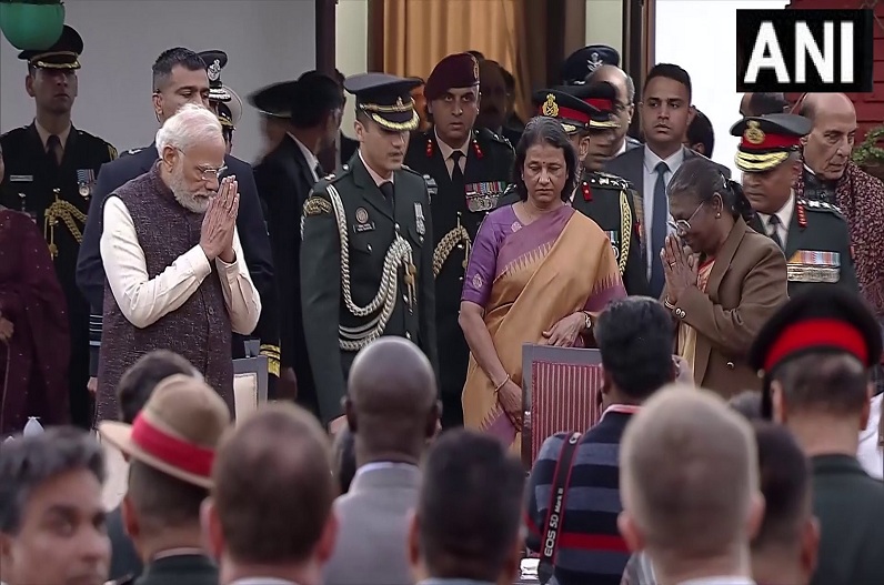 India news today in hindi 15 December: विजय दिवस पर आर्मी हाउस में आयोजित हुआ ‘एट होम..’ राष्ट्रपति द्रौपदी मुर्मू और प्रधानमंत्री नरेंद्र मोदी हुए शामिल