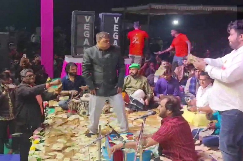 India news today in hindi 29 December: गायक पर की गई नोटों बारिश, लोगों ने उड़ाए 20 लाख रुपये…