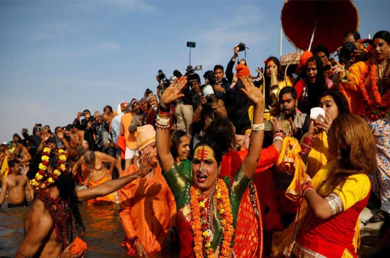 Kinnar saints took a dip in Sangam on Makar Sankranti