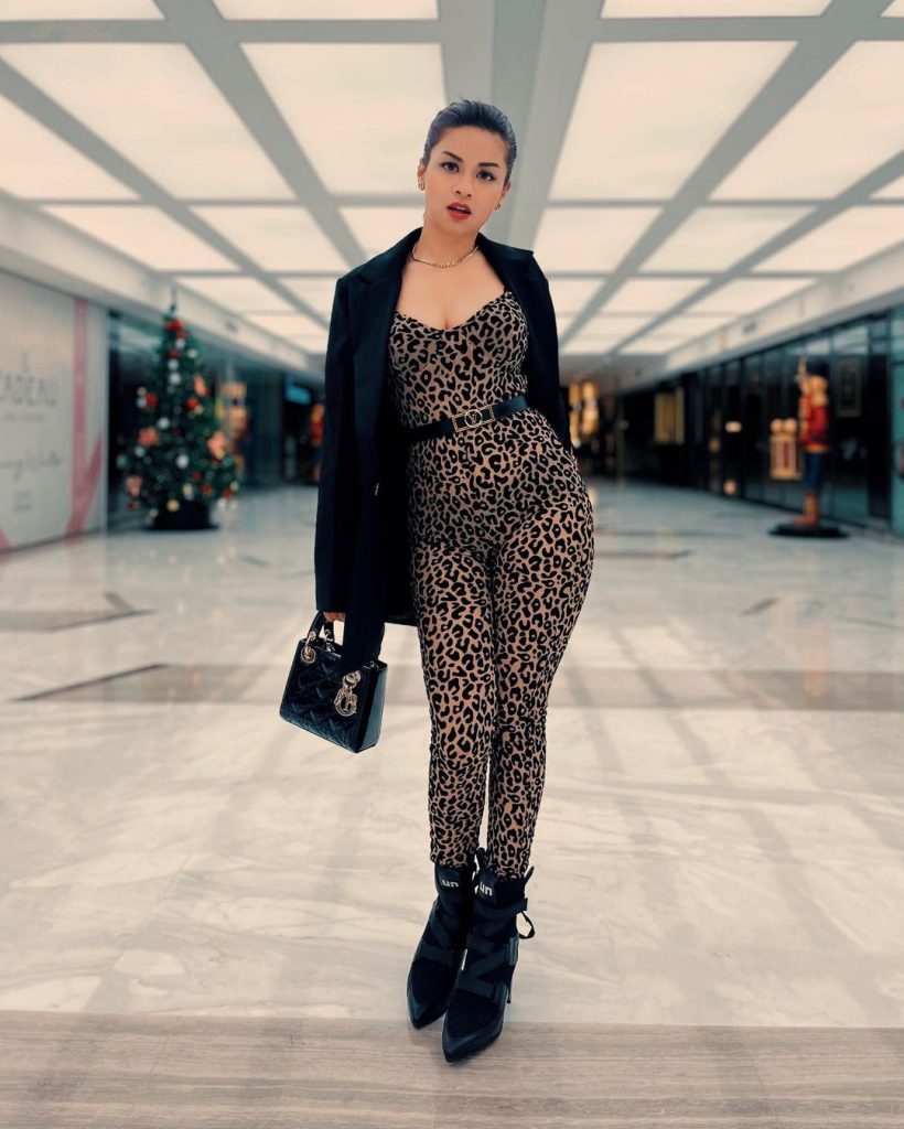 अवनीत ने अपने करियर की शुरुआत डांस इंडिया डांस लिल में बतौर प्रतिभागी की थी, इसके अलावा अवनीत डांस के सुपरस्टार में भी नजर आयीं थी अवनीत ने अपना एक्टिंग का डेब्यू टीवी शो मेरी मां से किया था, इस शो में उन्होंने झिलमिल की भूमिका निभाई थी।