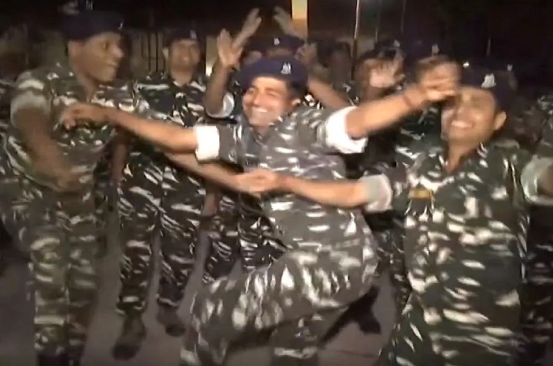 Jawans of Naxal area celebrated new year in their own unique way