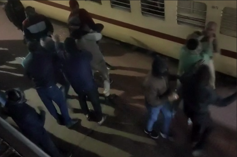 Fight with policemen at Morena station