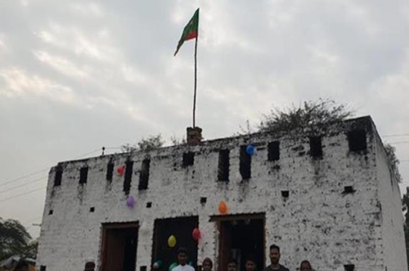Islamic flag hoisted instead of tricolor on madrasa