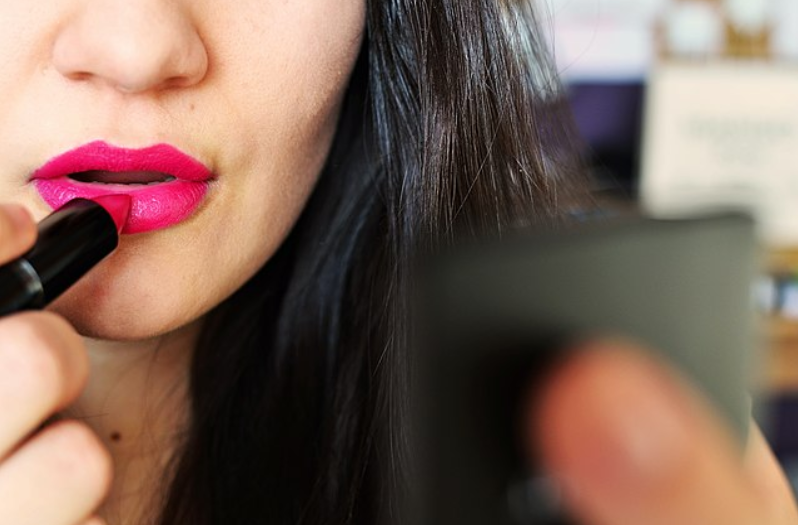 Hindu girls should not Use lipstick