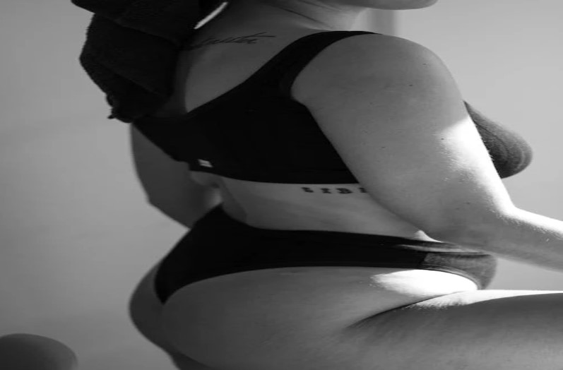 उतरवा दिए पूरे कपड़े, सिर्फ अंडरगारमेंट पहनाकर लिया गया युवतियों का इंटरव्यू, कुत्तों की तरह…