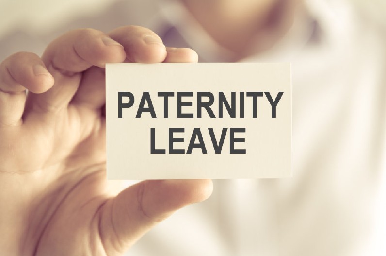 Paternity Leave Policy: पिता बनने पर यह कंपनी कर्मचारियों को देगी 3 महीने Paid Leave, साथ में मिलेंगे ये बेनिफिट…जानें