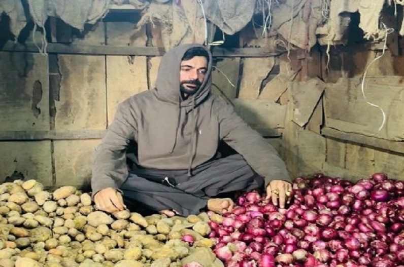 एक्टिंग छोड़कर आलू-प्याज बेचने को मजबूर हुआ ये एक्टर, फोटो शेयर कर लिखी ये बात
