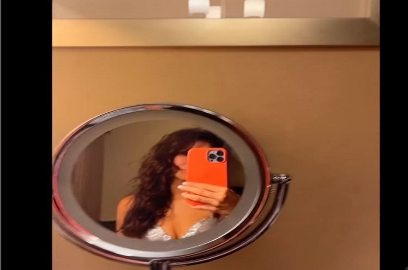 हाड़ कपा देने वाली सर्दी में ये कैसे कपड़े पहन आई हसीना, पोज देखकर छूट रहे फैंस के पसीने