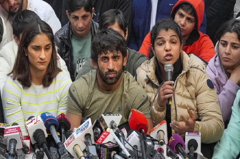 “अपना दरवाजा खोलकर रखते थे ताकि जूनियर ख़िलाड़ी..”, WFI अध्यक्ष बृजभूषण शरण सिंह पर अंशु मलिक के आरोप सुनकर आप भी रह जायेंगे दंग