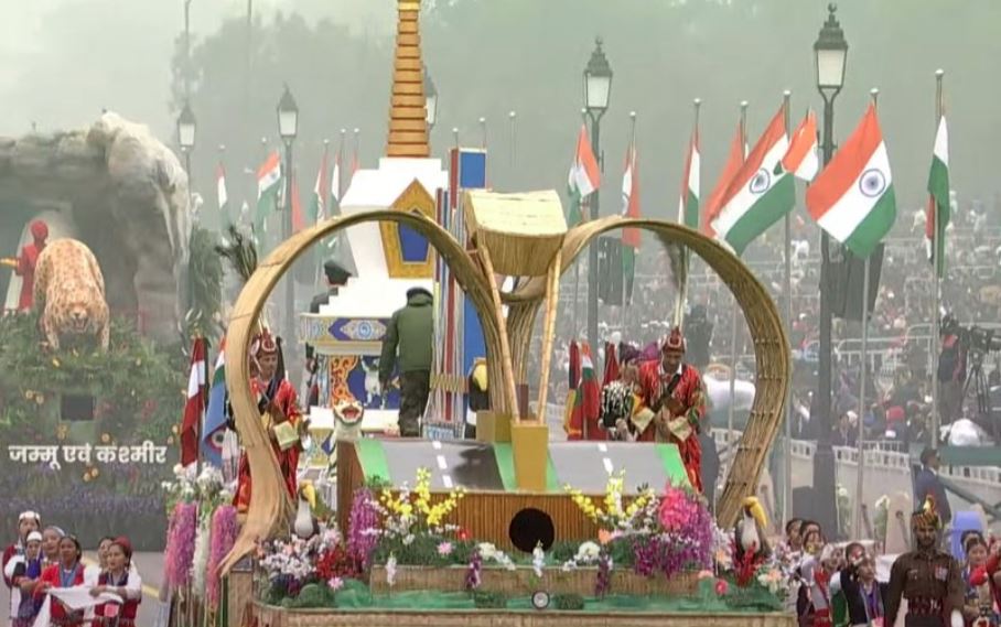 दिल्ली: गणतंत्र दिवस के अवसर पर कर्तव्य पथ पर अरुणाचल प्रदेश की झांकी दिखाई गई।