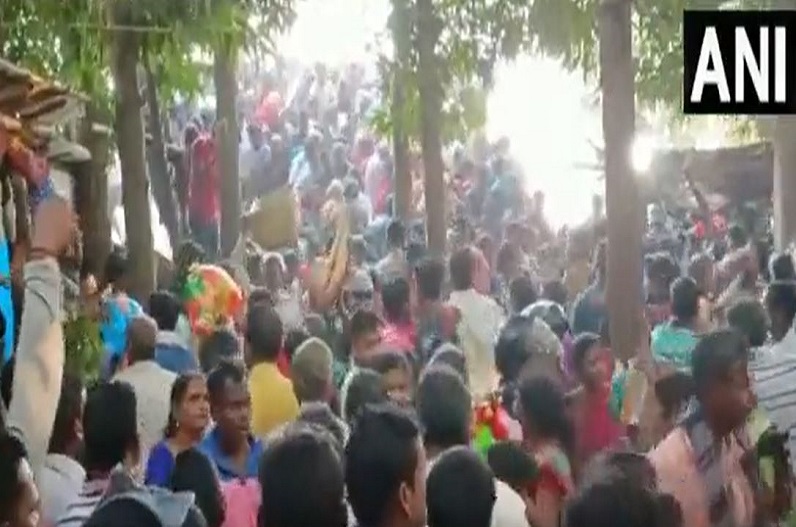 India news today in hindi 14 January: मकर मेले के दौरान मची भगदड़, 1 की मौत, 9 लोग घायल