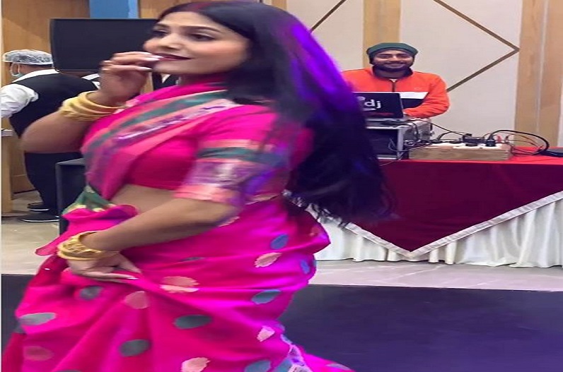 Another video of 'Mere Husband Mujhe Pyar Nahi Karte' fame goes viral