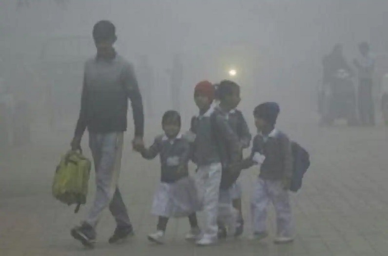 छात्रों के लिए खुशखबरी, बिलासपुर में इस तारीख तक स्कूलों में रहेगा अवकाश, बढ़ती ठंड की वजह से लिया गया फैसला
