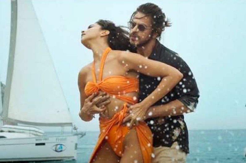 Gandhi और Godse के बीच फंसे Pathaan, South Indian Films कर सकती है Shah Rukh Khan का करियर बर्बाद…