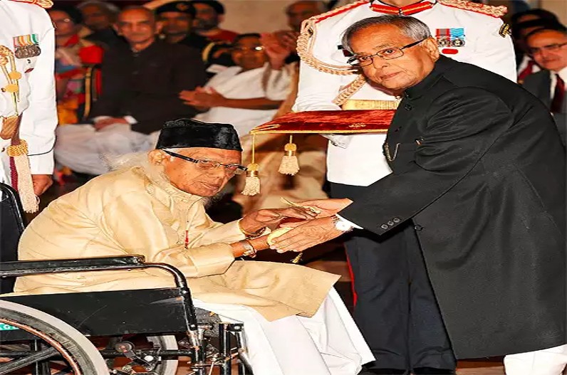 व्हील चेयर से बंध जाने पर भी नहीं छूटा रियाज! वयोवृद्ध अवस्था में भी दिखता था नवागत जैसा पुलक,  ऐसे थे पद्मश्री से सम्मानित संगीतकार अब्दुल राशिद ख़ान