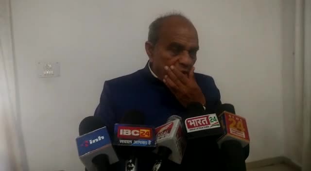 ‘कमलनाथ तो पढ़े लिखे हैं, लेकिन उनके सलाहकार अच्छे नहीं..’ पिछड़ा वर्ग आयोग के अध्यक्ष ने साधा निशाना