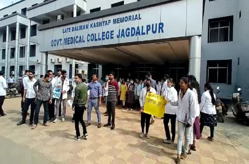 डॉक्टरों के लापता होने से चरमराई स्वास्थ्य व्यवस्था, नोटिस का नहीं दिया रिप्लाई तो होगी कड़ी कार्रवाई