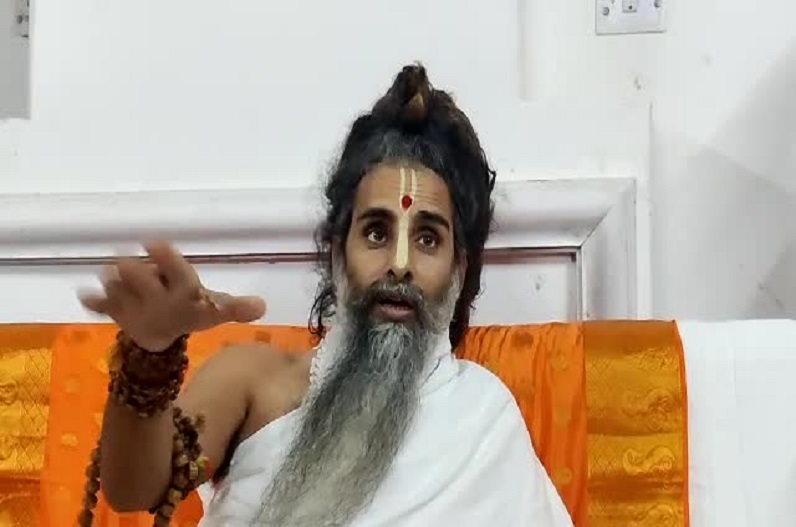 ‘पंडित धीरेंद्र शास्त्री अगर सनातन की बात करेंगे तो पूरा राष्ट्र उनके साथ खड़ा रहेगा..’ श्री हितेश्वर महाराज ने कह दी ये बड़ी बातें