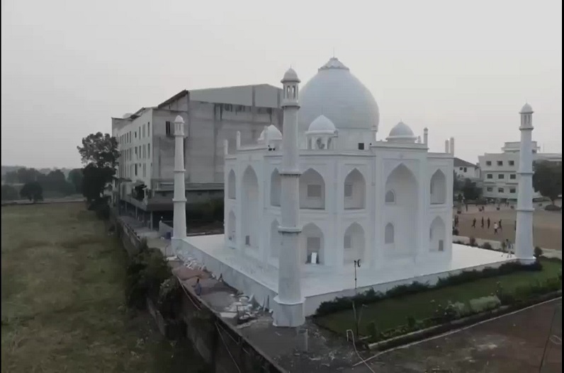 Husband built Taj Mahal on wife's demand